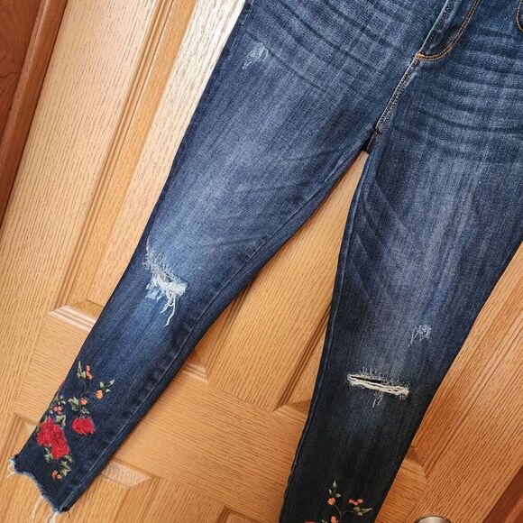 Driftwood Jackie Women's Embroidered Skinny Jeans Size 25 Distressed Classic Fit - Picture 2 of 16